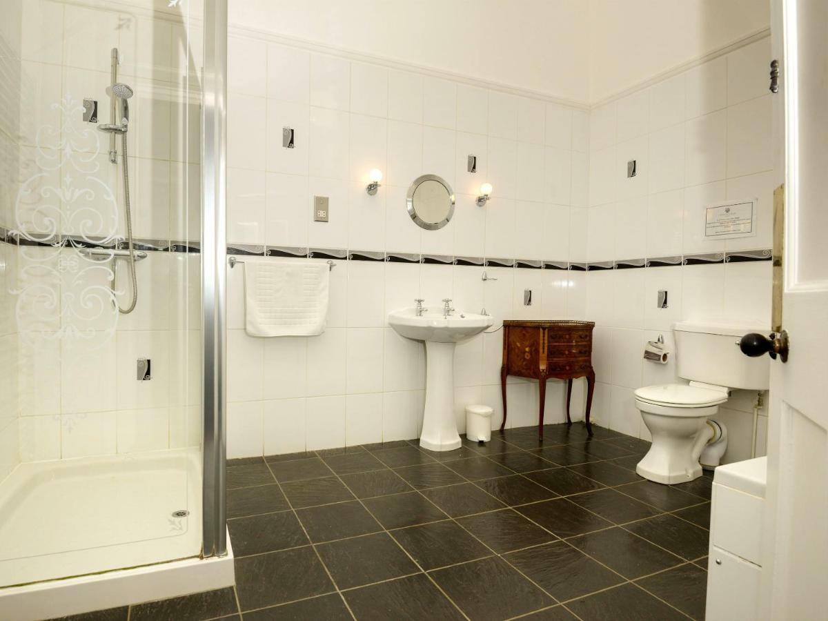 Lynford Hall Hotel Mundford Room photo